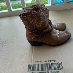 Size 5 ladies cowboy boots